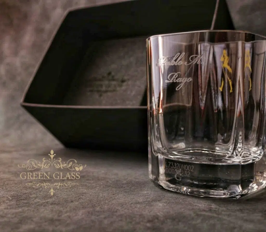 Vaso ULTIMATE personalizado con grabado de nombre.